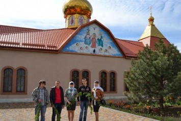 В Димитрове (Мирнограде) несовершенные подучетные ГО УИИ в Вербное воскресенье побывали в храме