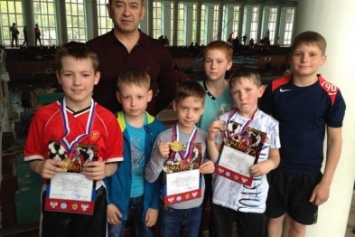 Енакиевские спортсмены успешно выступили на соревнованиях по кикбоксингу