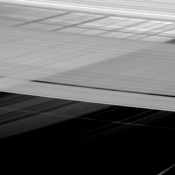 Зонд «Кассини» сделал фотоснимок «пересечения колец» Сатурна