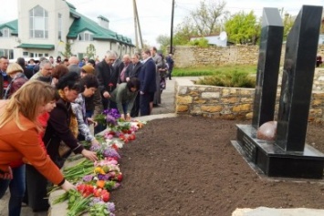 В Березнеговатом установили памятный знак по случаю 30-летия Чернобыльской трагедии (ФОТО)