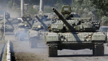 На Донбасс прибыла новая партия оружия: боевики получили 24 танка и 320 тонн боеприпасов