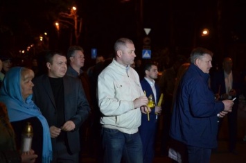 Николаевские оппозиционеры доставили Благодатный огонь в большинство храмов Николаева сразу в пасхальную ночь