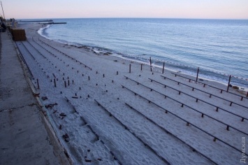 Хорошо, что не плиткой: в Одессе "благоустраивают" очередной пляж