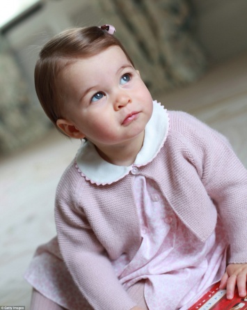 Сегодня празднует свой первый день рождения герцогиня Шарлотта - самый младший член королевской семьи (фото)