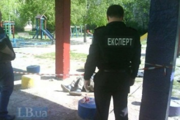 В Киеве на детской площадке обнаружили труп мужчины
