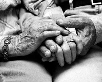 Ученые: Пожилые супруги способны «заражать» друг друга депрессией