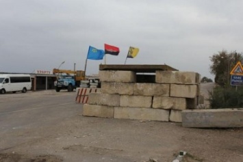 На въезде в Крым убрали бетонные блоки, мешающие движениею авто (ВИДЕО)
