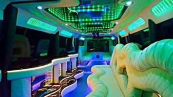 В Одессе продают самый дорогой в Украине лимузин - с танцполом и лазерным шоу