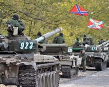Парад бездарей: в Донецке танки "ДНР" испортили асфальт (ФОТО)