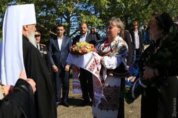 В казацком селе Мариновка установили крест на мемориале защитников Родины