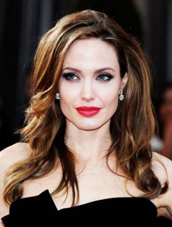 Анджелина Джоли уходит из кино ради политики