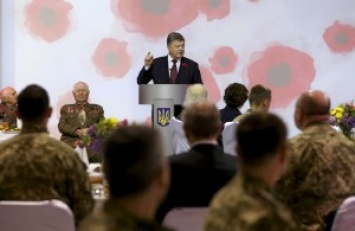 «Не выиграли бы этой войны без украинцев!»: накануне Дня Победы Петр Порошенко встретился с ветеранами войны, участниками УПА и АТО