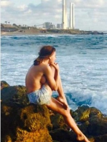 Актриса Любовь Толкалина обнажилась на берегу моря