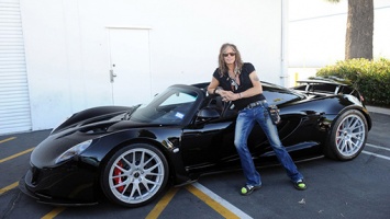 Лидер Aerosmith продает свой Venom GT