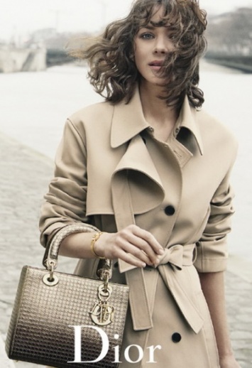 Марион Котийяр снялась в новой рекламной кампании сумок Lady Dior