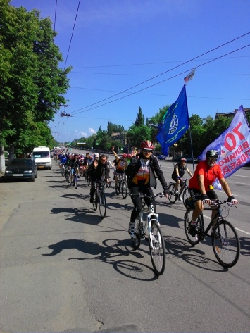 Молодежь Кривого Рога провела велопробег в честь 71-й годовщиныВеликой Победы(ФОТО)