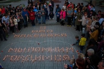 Макеевчане зажгли сотни "свечей памяти"