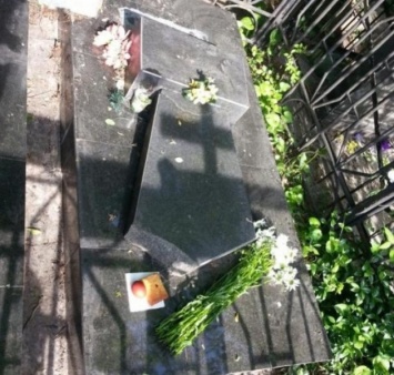 Вандалы разбили надгробия на Втором Христианском кладбище Одессы