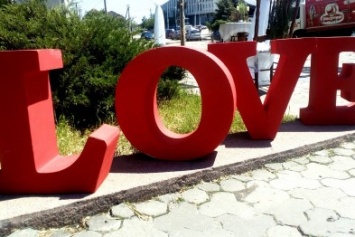 Love, love, love: в парке Славы проходит семейный фестиваль «Свадьба в Херсоне» (фото)