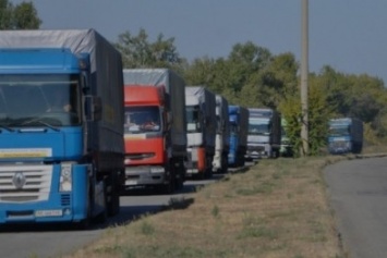 Долгий путь гуманитарной помощи к макеевчанам: фуры Штаба Ахметова добираются в Донецк с ночевкой
