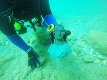 Израильские аквалангисты-любители обнаружили множество бронзовых артефактов на дне Средиземного моря