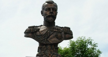 В Евпатории открыли памятник Николаю II