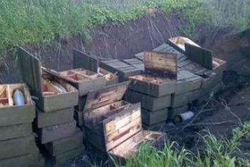 В Донецкой нашли большой тайник с танковыми снарядми (ФОТО)