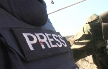 Журналистов с НТВ вродебы обстреляли на Донбассе