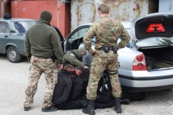 Полиция задержала банду, которая грабила банки, ювелирные магазины и ломбарды в Запорожье, - ФОТО