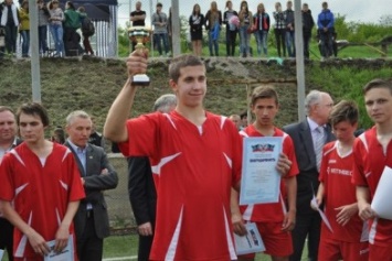 Чемпионом Футбольной лиги школьных команд-2016 в Макеевке стала команда ОШ № 59