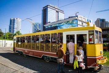 В Одессе запустили колоритный трамвай (фото)