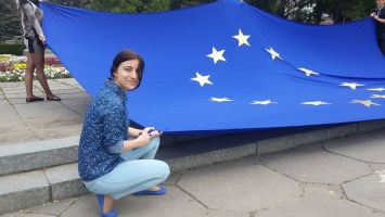 В Запорожье День Европы отмечают селфи на фоне флага ЕС