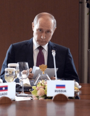 Путин предложил лесные ягоды на завтрак участникам саммита АСЕАН (фото)