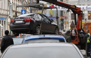 В Москве автомобили перед эвакуацией будут обклеивать защитной пленкой