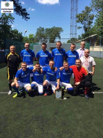Николаевские патрульные сыграли в футбол с военнослужащими 79-й ОАЭМБ