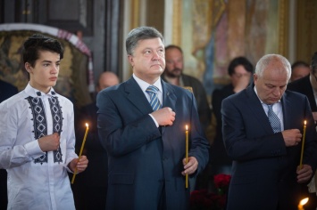 Порошенко с сыном взял участие в перезахоронение Тараса Шевченко (фото)