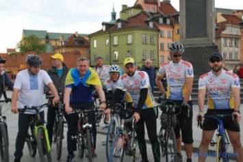 Как в Варшаве встречали участников велопробега "Украинцы в Европе", организованного жителем Херсонской области (фото)