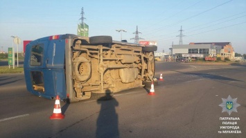 ДТП в Закарпатье: автомобиль завалился на бок (ФОТО)