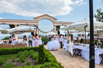 Парад невест в Одессе: завтрак с шампанским и дефиле за платье (фото)