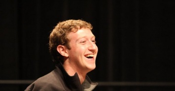 Никакого секса: Facebook запретил любые намеки на близость
