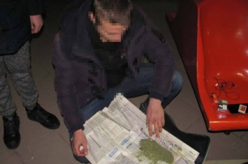 В Старобельске у пассажира поезда обнаружили наркотики