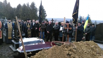 В Прикарпатье похоронили боевика "Азова", погибшего на Донбассе