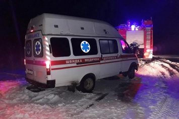 В Хмельницкой области спасатели за сутки вытащили из снежных ловушек пять авто