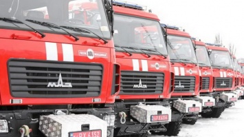 Пять новых пожарно-спасательных автомобилей передали спасателям Днепропетровщины