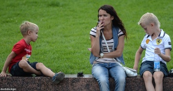 Страшное количество следов никотина обнаружено в крови детей курильщиков