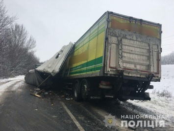 Тяжелая авария под Харьковом: есть погибший и пострадавший (фото)