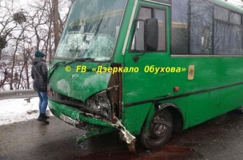 Страшная авария под Киевом: маршрутка смяла «Запорожец», есть погибшие. ФОТО