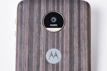 Смартфон Moto Z4 Play рассекретили на рендерах