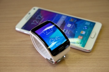 Первые фотографии новых умных часов Samsung Galaxy Watch Pulse опубликовали в сети