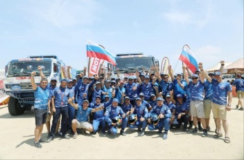 Финиш! Эдуард Николаев и «КАМАЗ-мастер» заняли первые места на ралли Дакар 2019